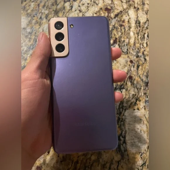 Samsung Galaxy S21 - Picture 2 of 5